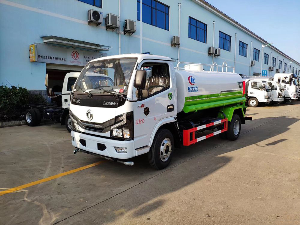 國六5方東風小多利卡D6灑水車